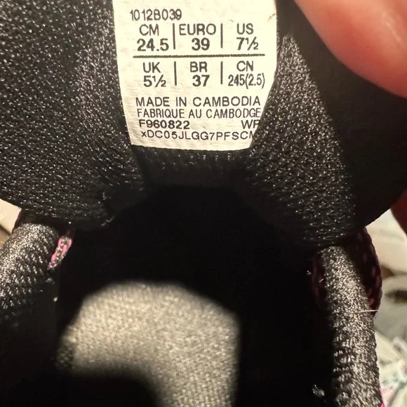 Size 7.5 Asics Women's Black and Pink Running Shoes - Picture 6 of 6